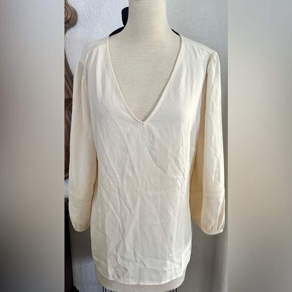 Ann Taylor Cream Blouse with adjustable straps Elegant Bow V-Neck Women's L - Picture 1 of 3